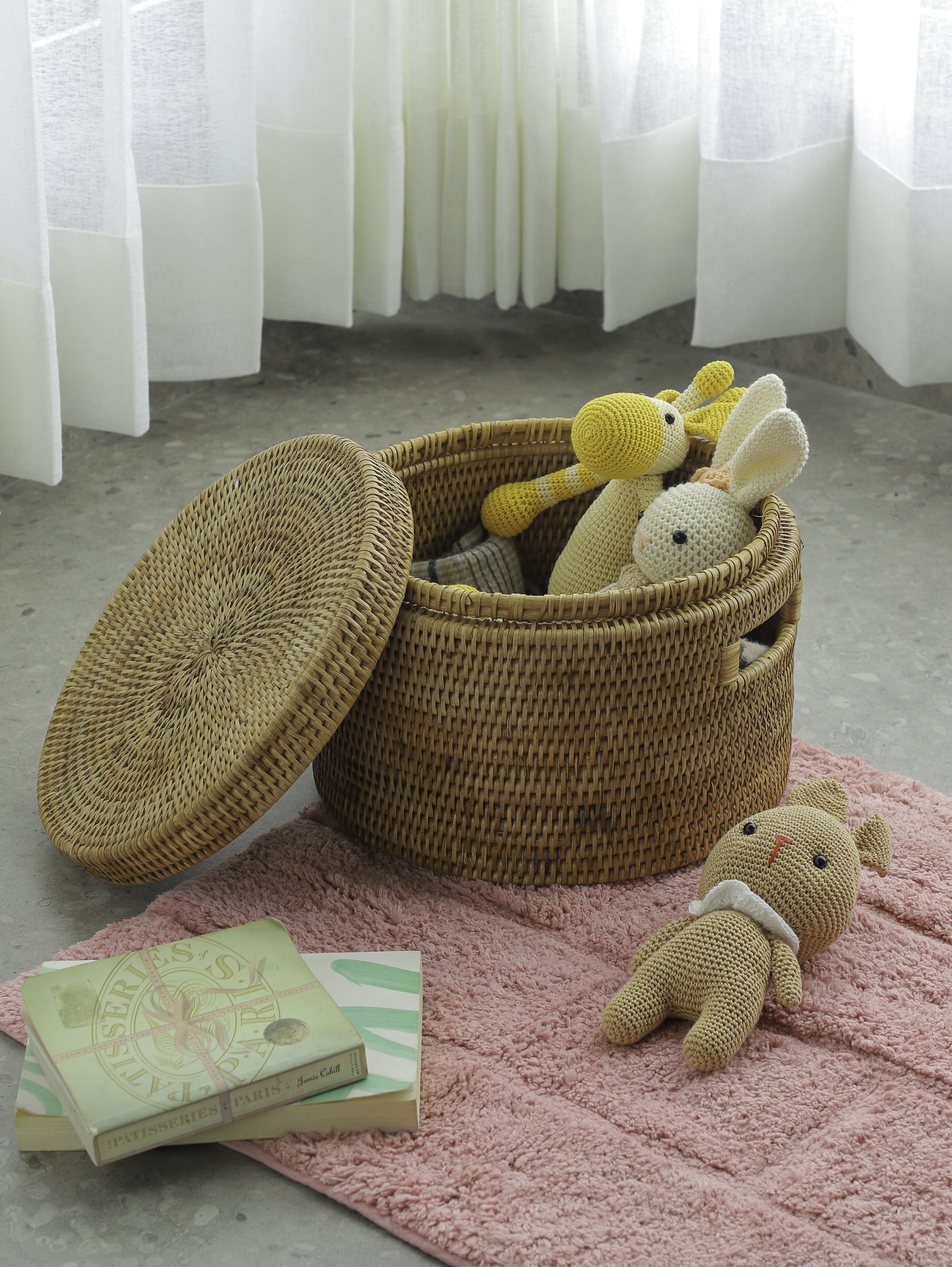 Round Family Storage Box with Lid